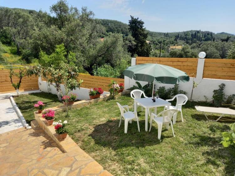 Villa Theo Marathias  Exterior photo